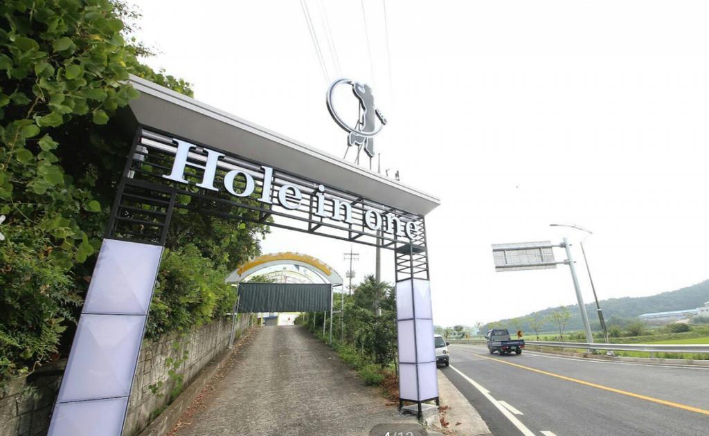 Hole In One Hotel Szacson Kültér fotó