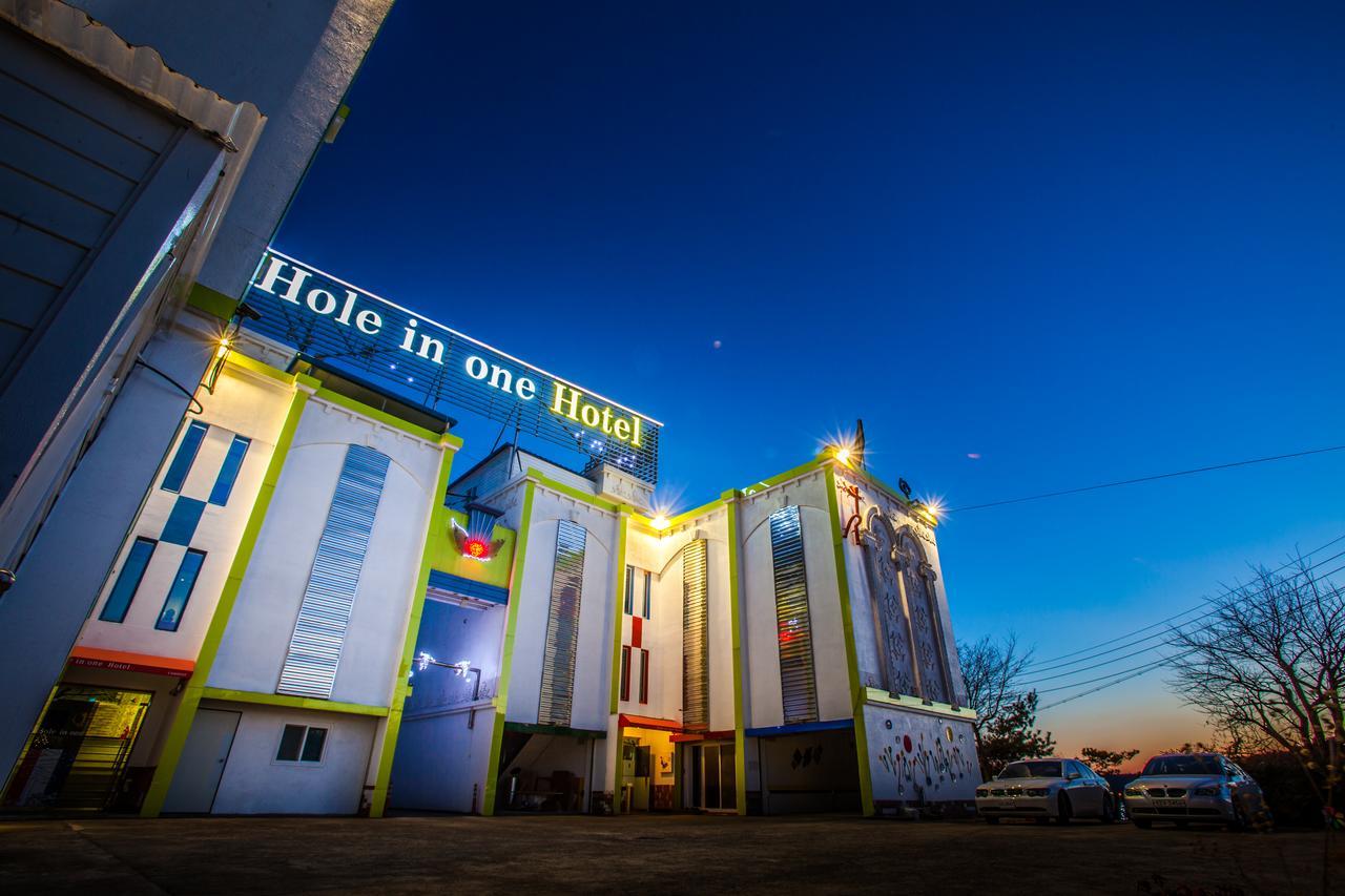 Hole In One Hotel Szacson Kültér fotó